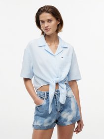 Tommy Jeans Kurzarmbluse »TJW TEXTURED TIE FRONT SS SHIRT« Baumwolle, Brusttasche, Saum zum Knoten