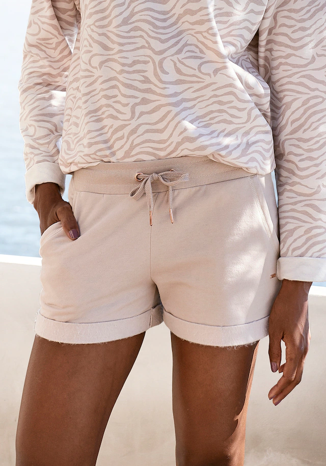 LASCANA Shorts mit Rippbündchen und Umschlagsaum, Loungewear