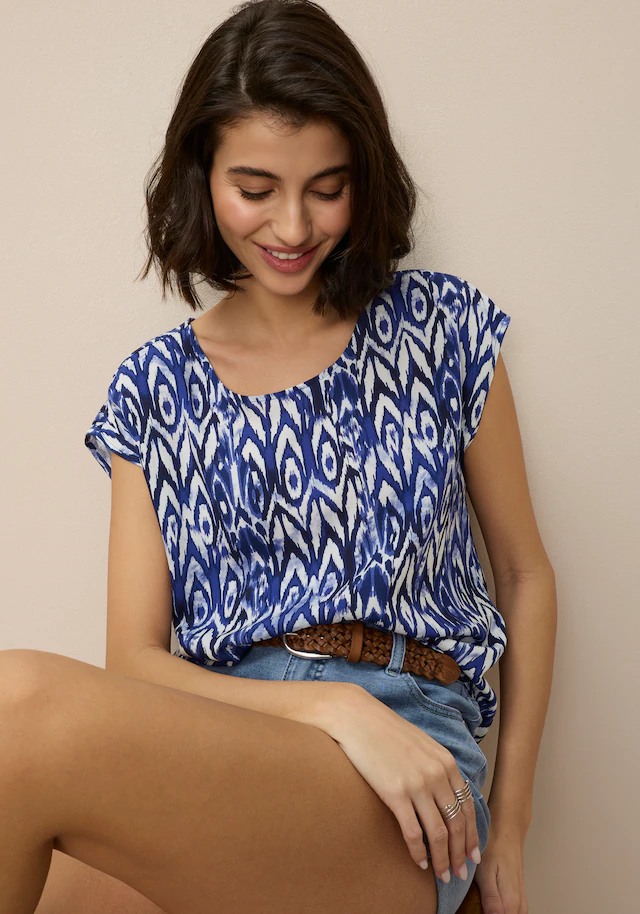 Tamaris Shirtbluse »mit lässigem Schnitt, aus fließender Viskose-Qualität« mit stilvollem Muster, ideal für warme Sommertage