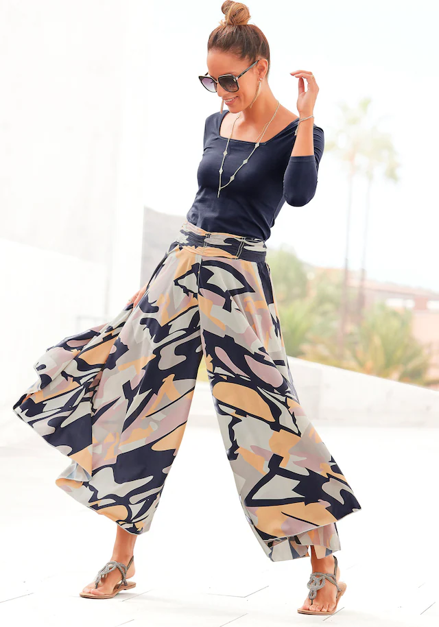 LASCANA Hosenrock mit grafischem Druck, Culotte, extraweites Bein, luftige Sommerhose