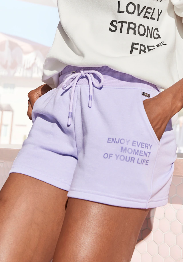 Buffalo Sweatshorts mit Statement Druck, Loungewear