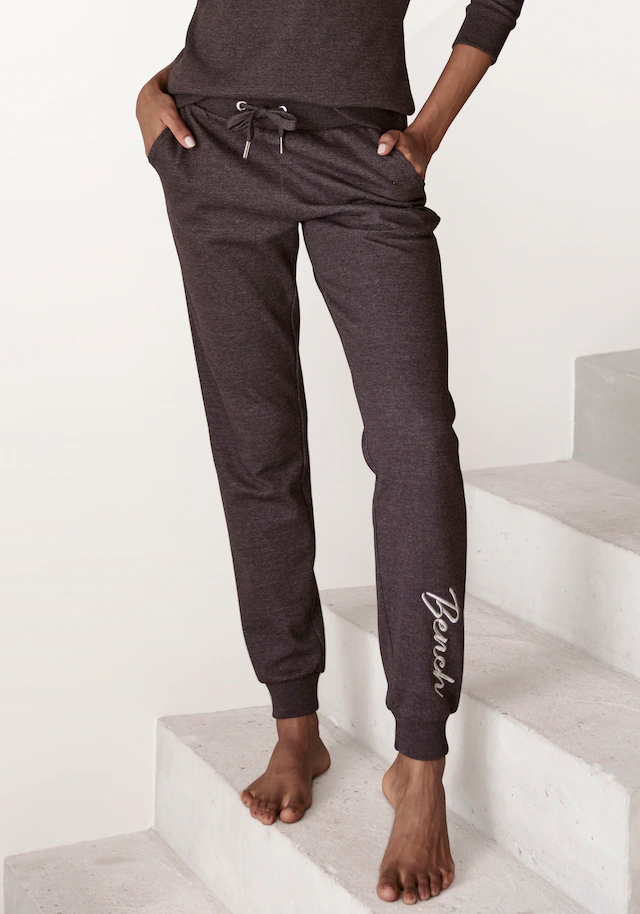 Bench. Loungewear Relaxhose mit glänzender Logostickerei, Loungewear, Loungeanzug