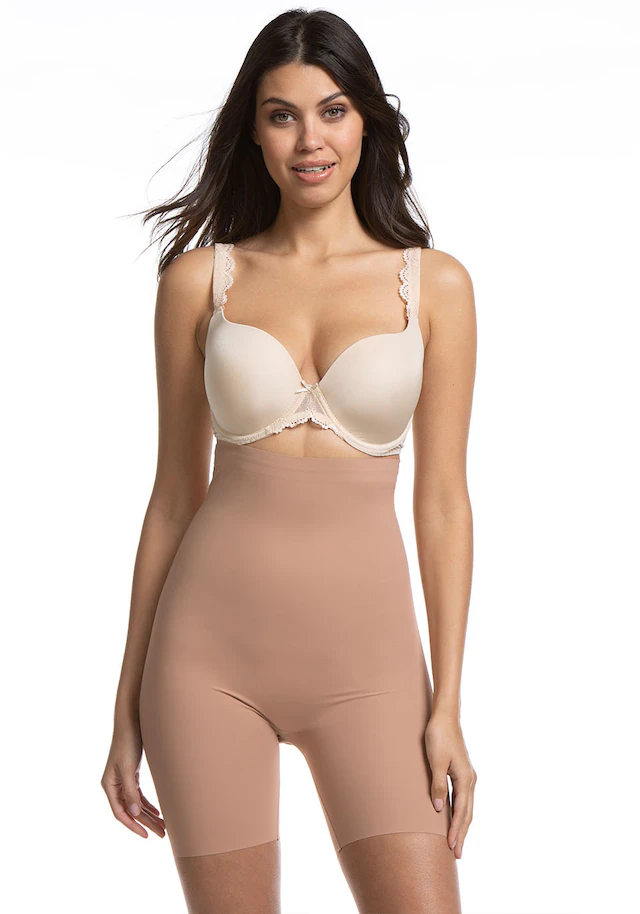 MAGIC Bodyfashion Panty »Maxi Hi-Bermuda« Silikonbesatz an der Oberseite verhindert ein Einrollen