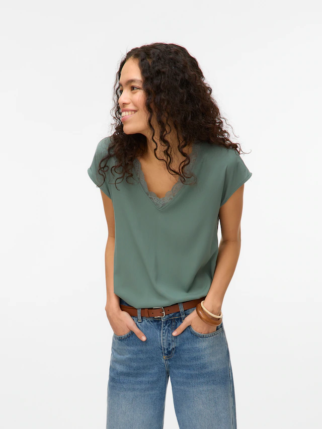 Vero Moda Blusentop »VMBELLA SL LACE TOP WVN GA NOOS« Viskosemischung