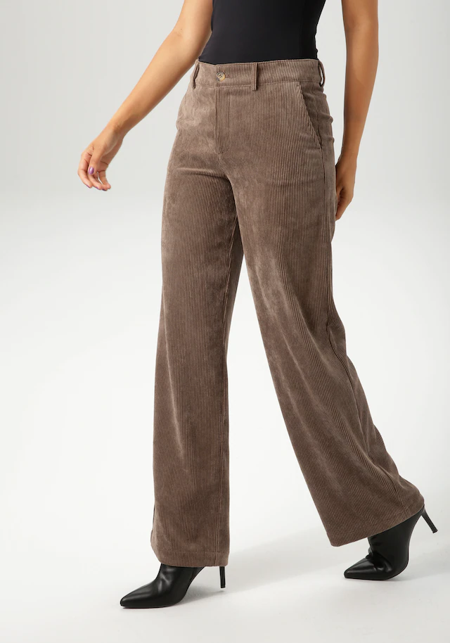 Aniston CASUAL Cordhose mit trendigem, weiten Bein