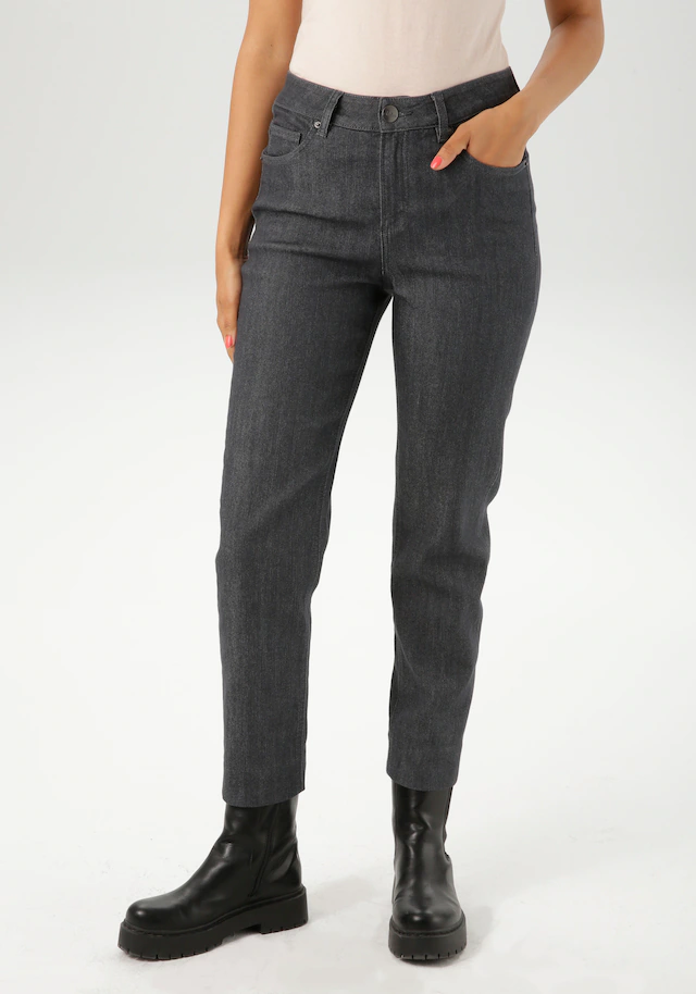 Aniston SELECTED Straight-Jeans in Straight-Form und mit moderner Waschung