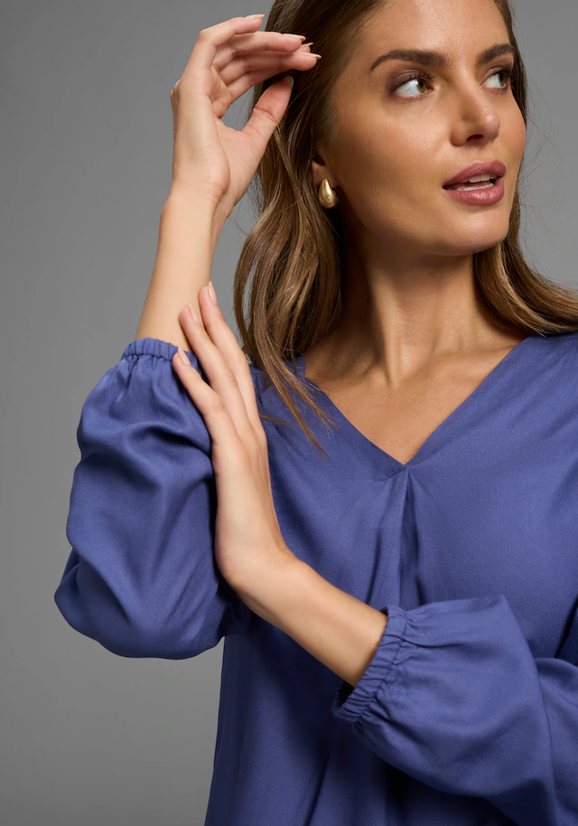 DELMAO Schlupfbluse in femininer Form mit matter, nicht glänzender Optik