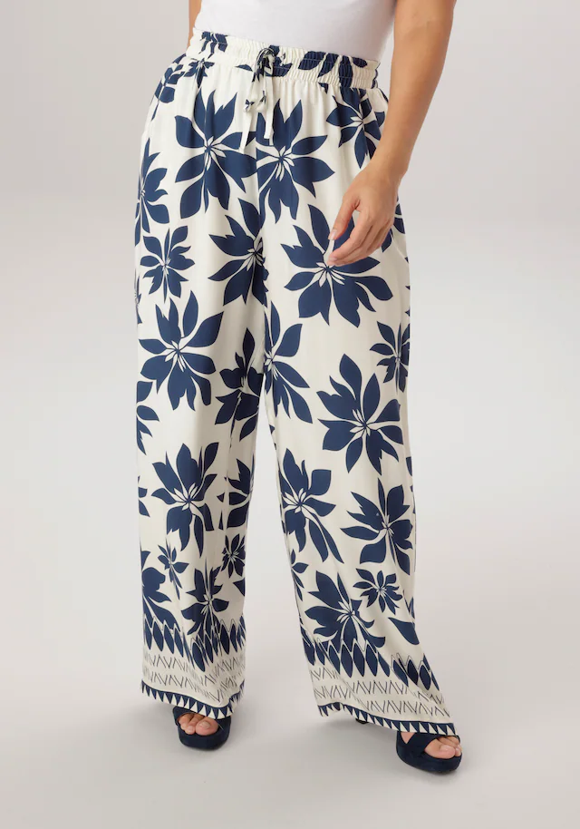 Aniston PLUS Schlupfhose mit großflächigen Blättern bedruckt