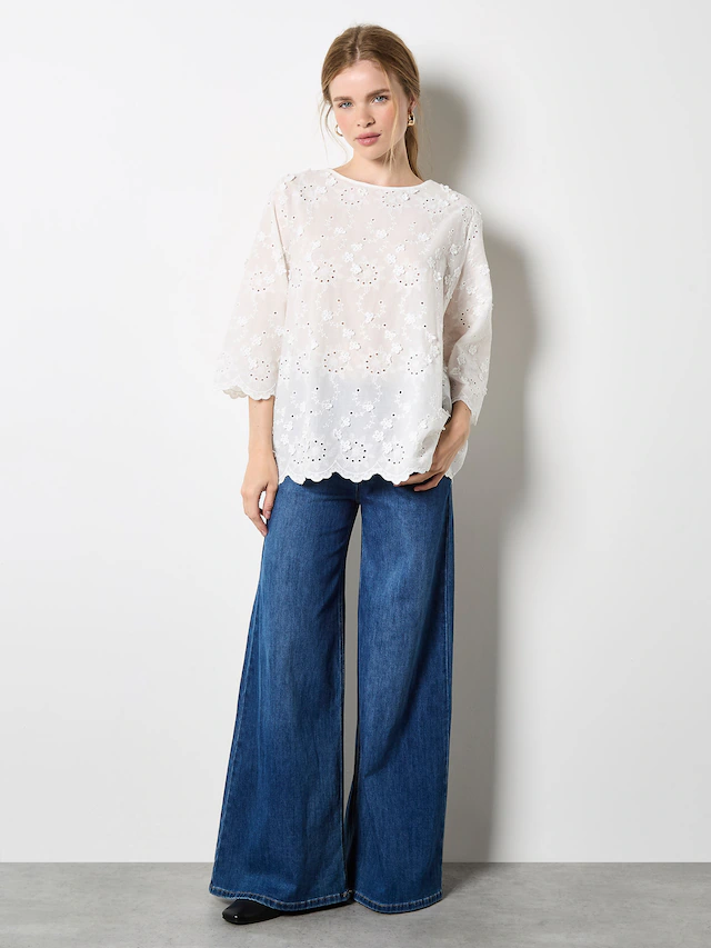 Apricot Klassische Bluse »Bluse« mit Lochstickerei und 3D Blumen