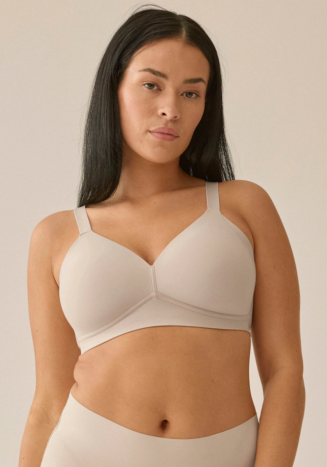 Naturana Soft-BH »Smoothing« flache nahtlose Abschlüsse, breites Unterbrustband, ohne Bügel, basic