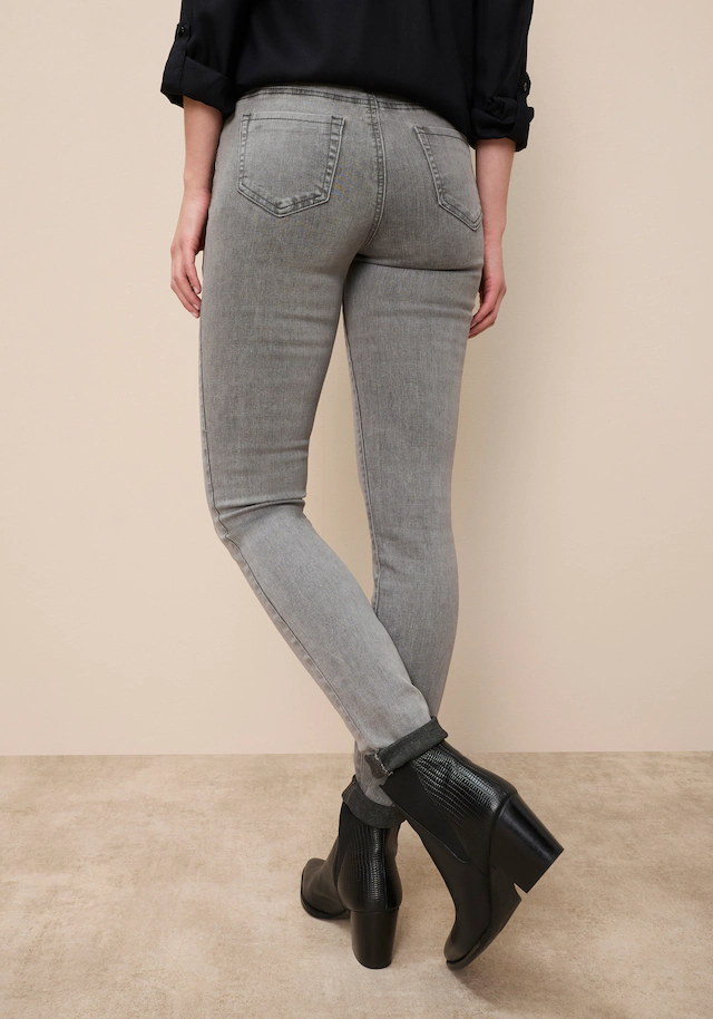 Tamaris Skinny-fit-Jeans »aus bequemen Stretch-Denim« schmale Beinweite, mit Gürtelschlaufenbund, mit Metallreißverschluss