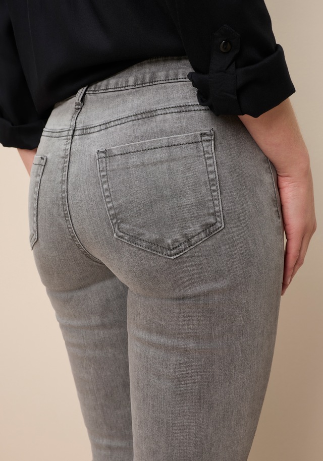 Tamaris Skinny-fit-Jeans »aus bequemen Stretch-Denim« schmale Beinweite, mit Gürtelschlaufenbund, mit Metallreißverschluss
