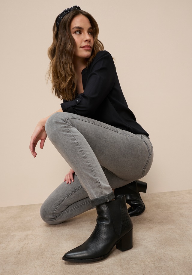 Tamaris Skinny-fit-Jeans »aus bequemen Stretch-Denim« schmale Beinweite, mit Gürtelschlaufenbund, mit Metallreißverschluss