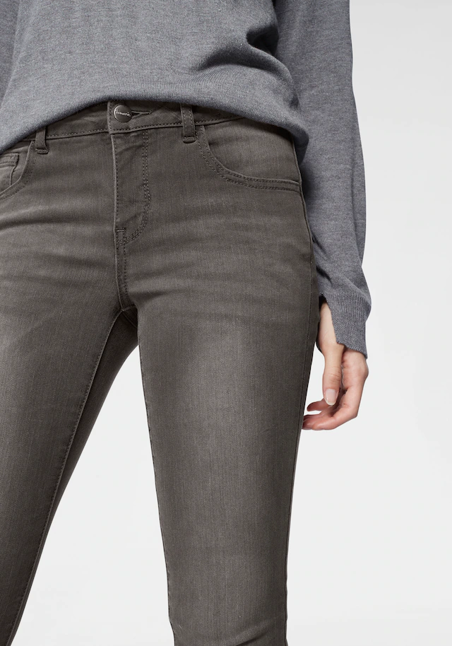 Tamaris Skinny-fit-Jeans »aus bequemen Stretch-Denim« schmale Beinweite, mit Gürtelschlaufenbund, mit Metallreißverschluss