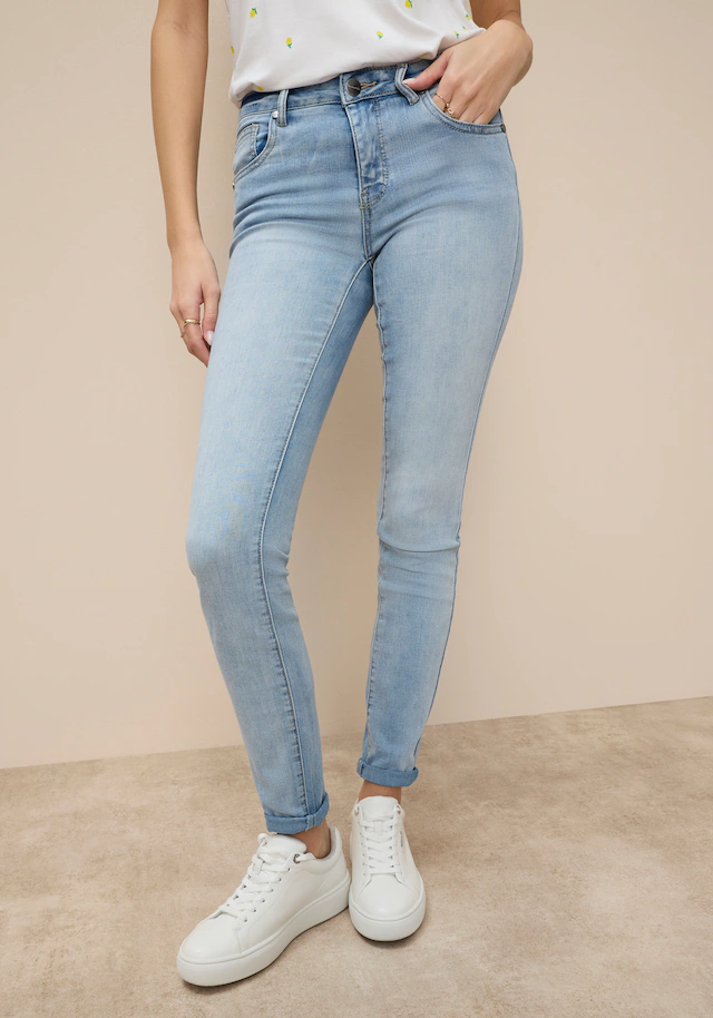 Tamaris Skinny-fit-Jeans »aus bequemen Stretch-Denim« schmale Beinweite, mit Gürtelschlaufenbund, mit Metallreißverschluss