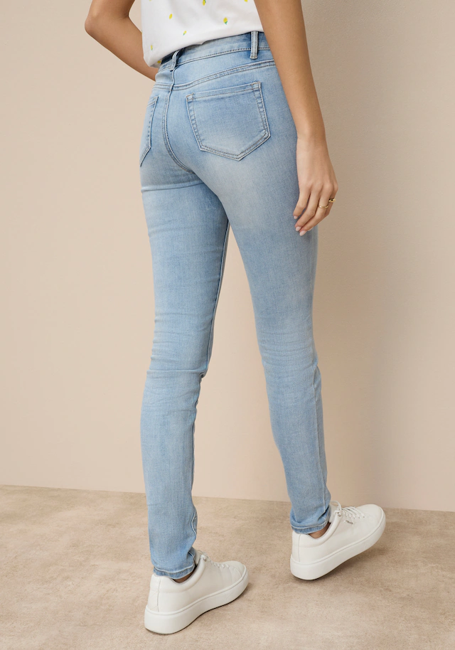 Tamaris Skinny-fit-Jeans »aus bequemen Stretch-Denim« schmale Beinweite, mit Gürtelschlaufenbund, mit Metallreißverschluss