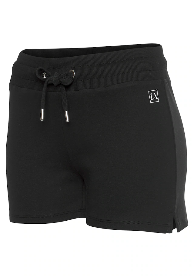 LASCANA ACTIVE Shorts mit kleinen Seitenschlitzen