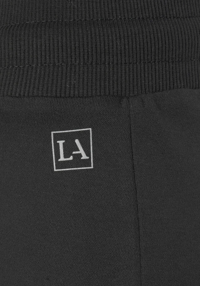 LASCANA ACTIVE Shorts mit kleinen Seitenschlitzen