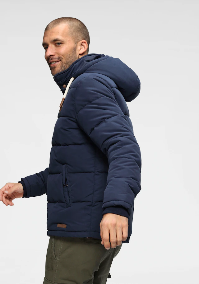 Bruno Banani Steppjacke mit Kapuze leicht, wasserabweisend, modischer Stil, mit dekorativen Badges