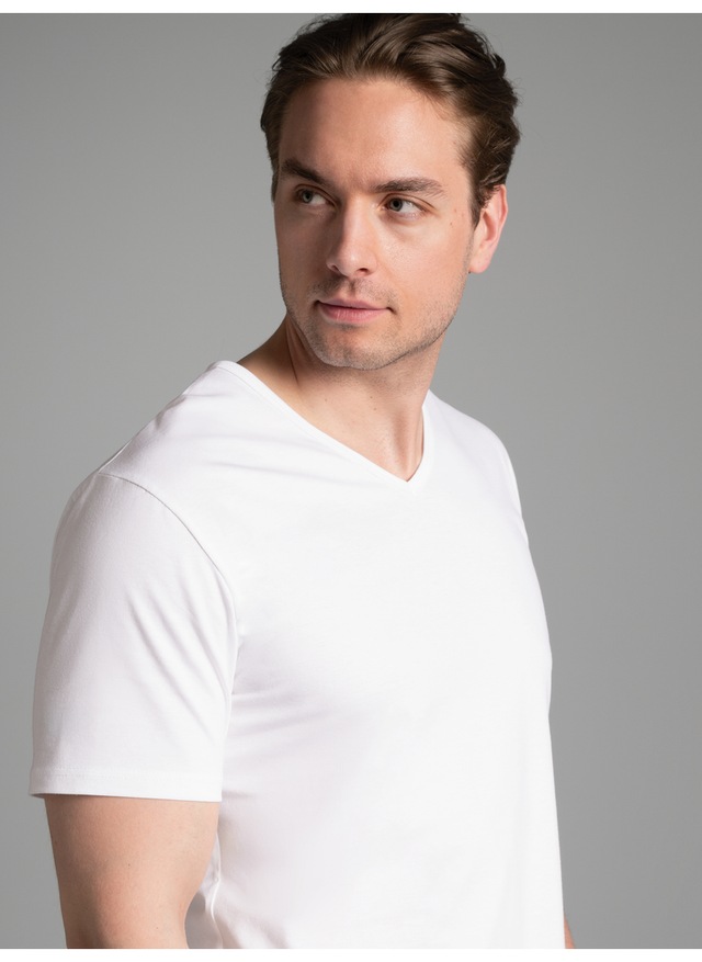 Trigema T-Shirt »TRIGEMA T Shirt aus Biobaumwolle mit V-Ausschnitt« 1