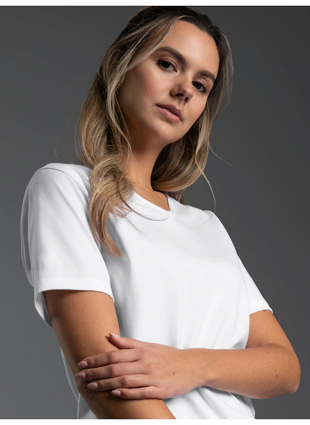 Trigema T-Shirt »TRIGEMA T Shirt aus Biobaumwolle mit V-Ausschnitt« 1