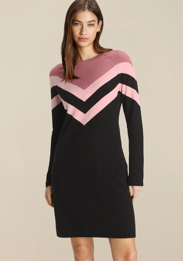 Tamaris Strickkleid »aus angenehmer Viskosemischung« lässiger Look mit Zickzack-Muster