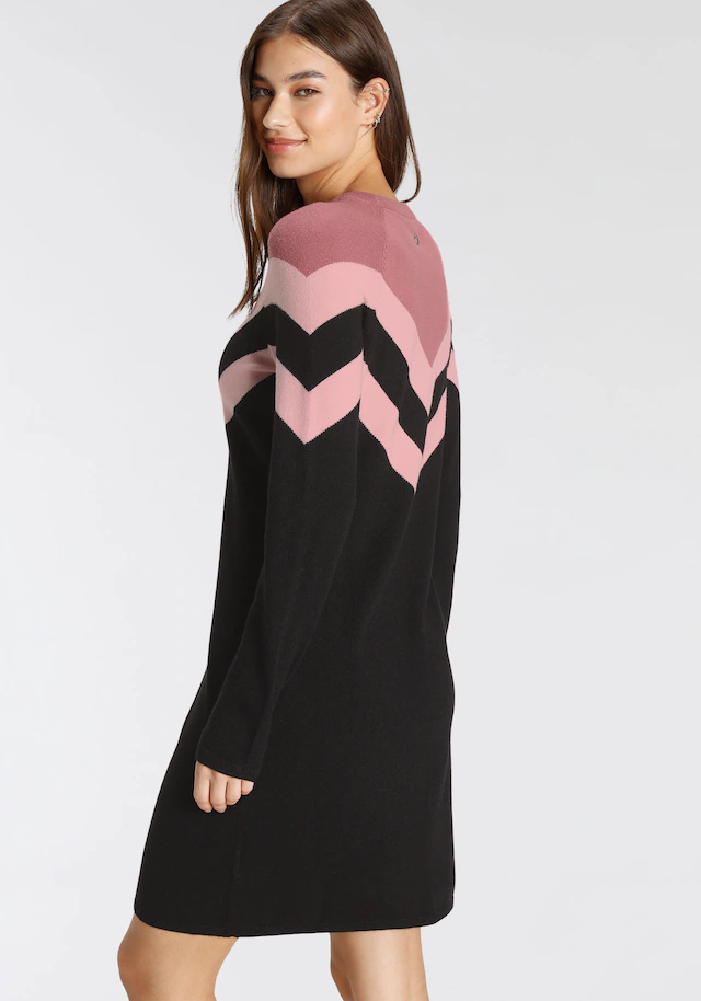 Tamaris Strickkleid »aus angenehmer Viskosemischung« lässiger Look mit Zickzack-Muster