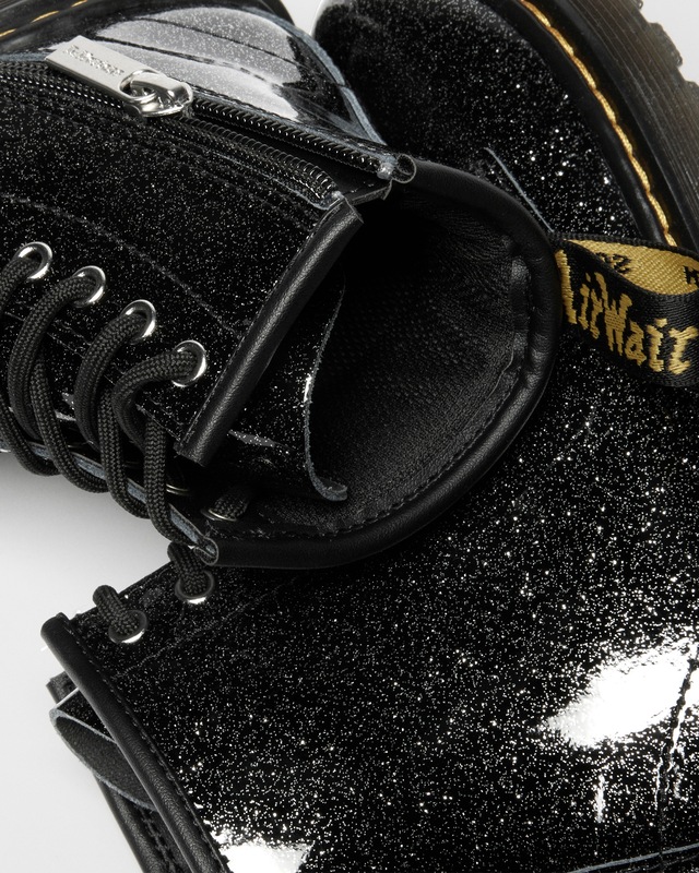 DR. MARTENS Schnürstiefel »8 Eye Boot ROMARIO« Kinderschuh, Freizeitstiefel mit zusätzlichem Innenreißverschluss