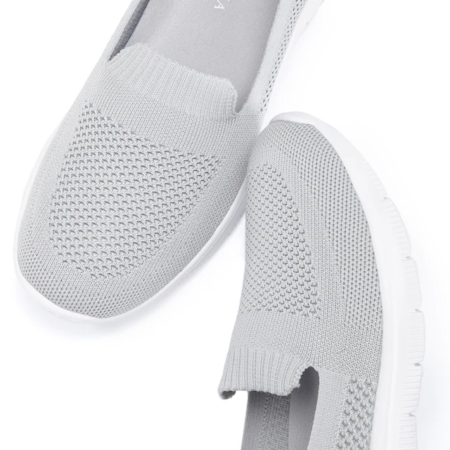 LASCANA Slipper »Halbschuh, Sneaker, Slip-On-Sneaker,« aus bequemen Textil-Material zum Reinschlüpfen VEGAN