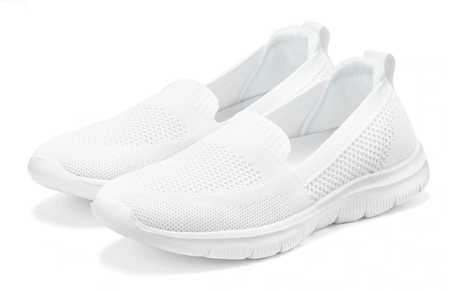 LASCANA Slipper »Halbschuh, Sneaker, Slip-On-Sneaker,« aus bequemen Textil-Material zum Reinschlüpfen VEGAN