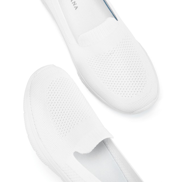 LASCANA Slipper »Halbschuh, Sneaker, Slip-On-Sneaker,« aus bequemen Textil-Material zum Reinschlüpfen VEGAN