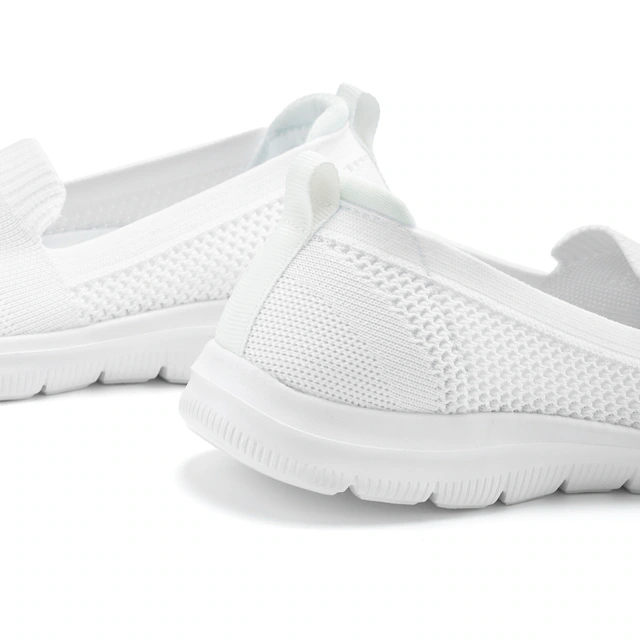 LASCANA Slipper »Halbschuh, Sneaker, Slip-On-Sneaker,« aus bequemen Textil-Material zum Reinschlüpfen VEGAN