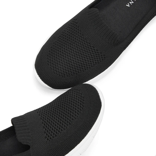 LASCANA Slipper »Halbschuh, Sneaker, Slip-On-Sneaker,« aus bequemen Textil-Material zum Reinschlüpfen VEGAN