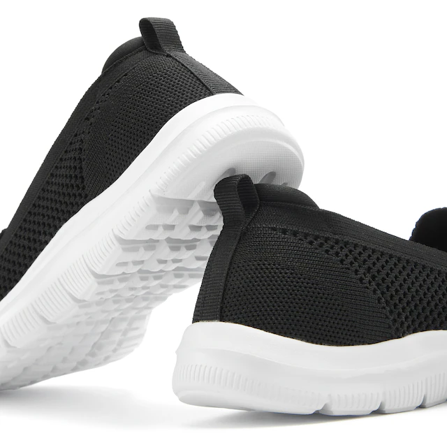 LASCANA Slipper »Halbschuh, Sneaker, Slip-On-Sneaker,« aus bequemen Textil-Material zum Reinschlüpfen VEGAN