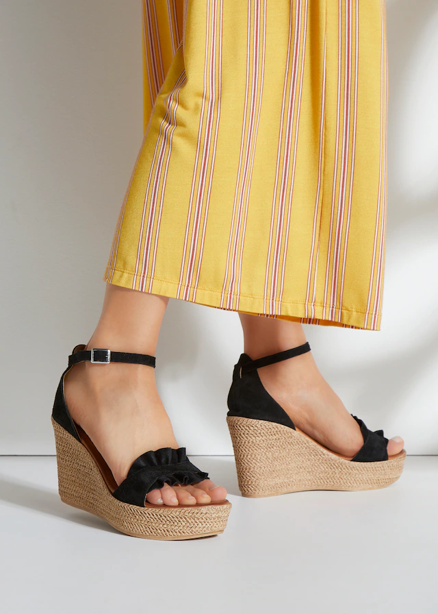LASCANA Sandalette »Sommerschuh, offener Schuh, Sandale, Keilsandalette,« aus Leder mit Keilabsatz
