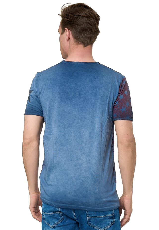 Rusty Neal T-Shirt mit V-Neck