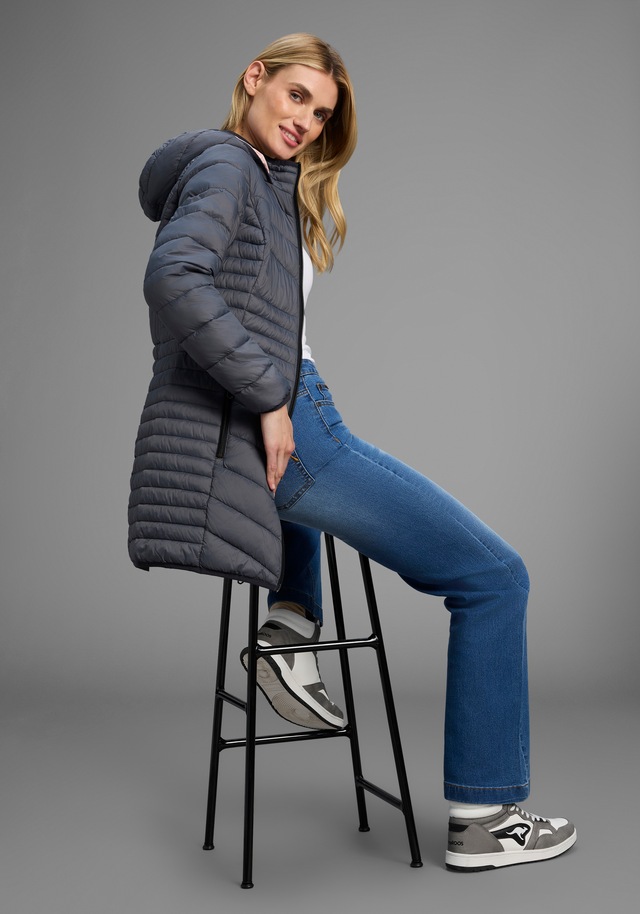 KangaROOS Steppjacke mit Kapuze für den Übergang, aus leichtem Webmaterial, figurbetonter Schnitt