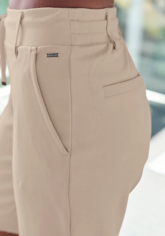 LASCANA Shorts mit Gürtelschlaufen und Bindeband, Loungewear