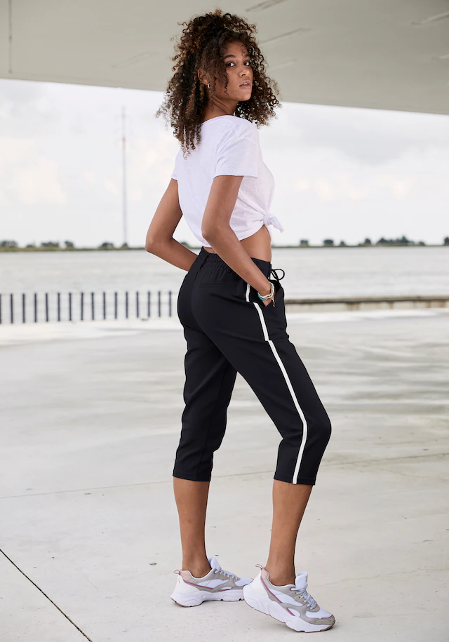 LASCANA Caprihose mit seitlichen Streifen, Loungewear