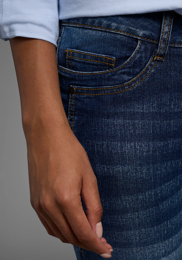 Arizona 7/8-Jeans »mit Keileinsätzen« extra-enger Schnitt, Used-Look-Waschung, niedrige Leibhöhe