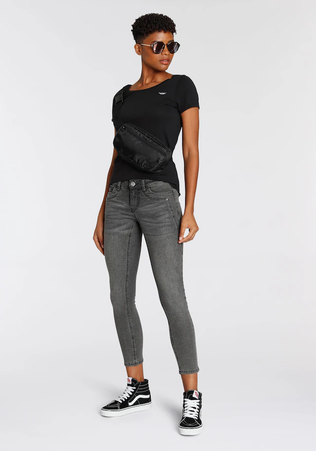Arizona 7/8-Jeans »mit Keileinsätzen« extra-enger Schnitt, Used-Look-Waschung, niedrige Leibhöhe