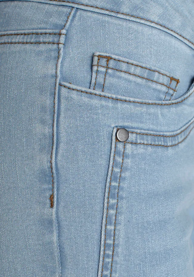 Arizona Bootcut-Jeans »mit Keileinsätzen« ausgestellte Beinform, niedrige Leibhöhe, elastisches Material