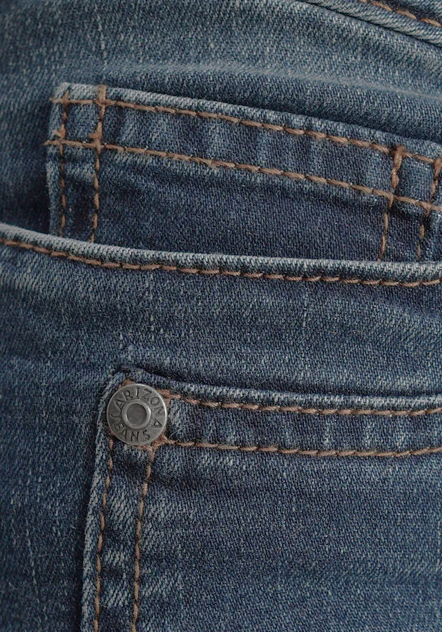 Arizona Bootcut-Jeans »mit Keileinsätzen« ausgestellte Beinform, niedrige Leibhöhe, elastisches Material