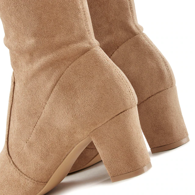 LASCANA Schlupfstiefel »Schlupfboots, Slouchy Boots, Slip-On,« aus stretchigem Material mit Blockabsatz in elegantem Design