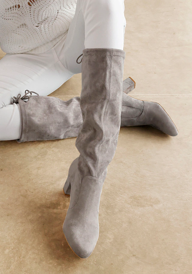 LASCANA Schlupfstiefel »Schlupfboots, Slouchy Boots, Slip-On,« aus stretchigem Material mit Blockabsatz in elegantem Design