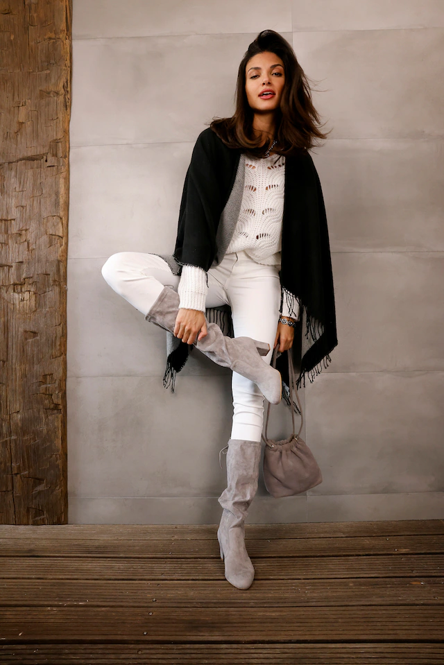 LASCANA Schlupfstiefel »Schlupfboots, Slouchy Boots, Slip-On,« aus stretchigem Material mit Blockabsatz in elegantem Design