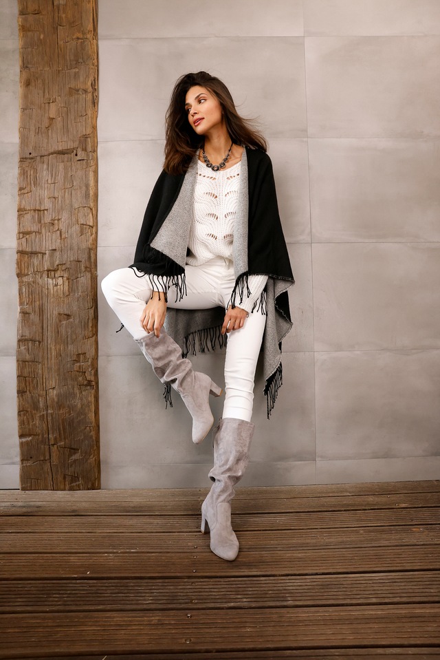 LASCANA Schlupfstiefel »Schlupfboots, Slouchy Boots, Slip-On,« aus stretchigem Material mit Blockabsatz in elegantem Design