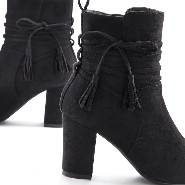 LASCANA Stiefelette »High-Heel-Stiefelette, Ankle Boots, Stiefel,« mit Blockabsatz und raffinierten Riemchen