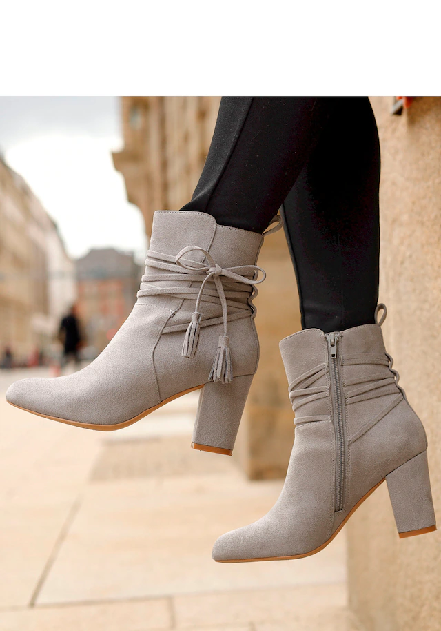 LASCANA Stiefelette »High-Heel-Stiefelette, Ankle Boots, Stiefel,« mit Blockabsatz und raffinierten Riemchen