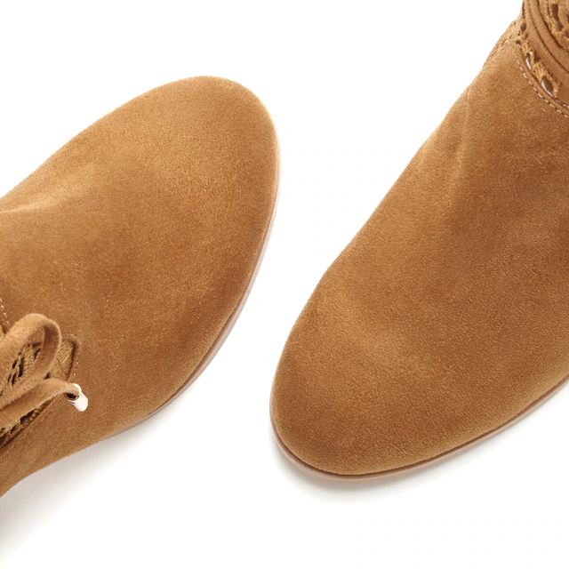 LASCANA High-Heel-Stiefelette »Herbststiefelette, Ankle Boot, Stiefel,« mit modischer Spitze und bequemen Blockabsatz